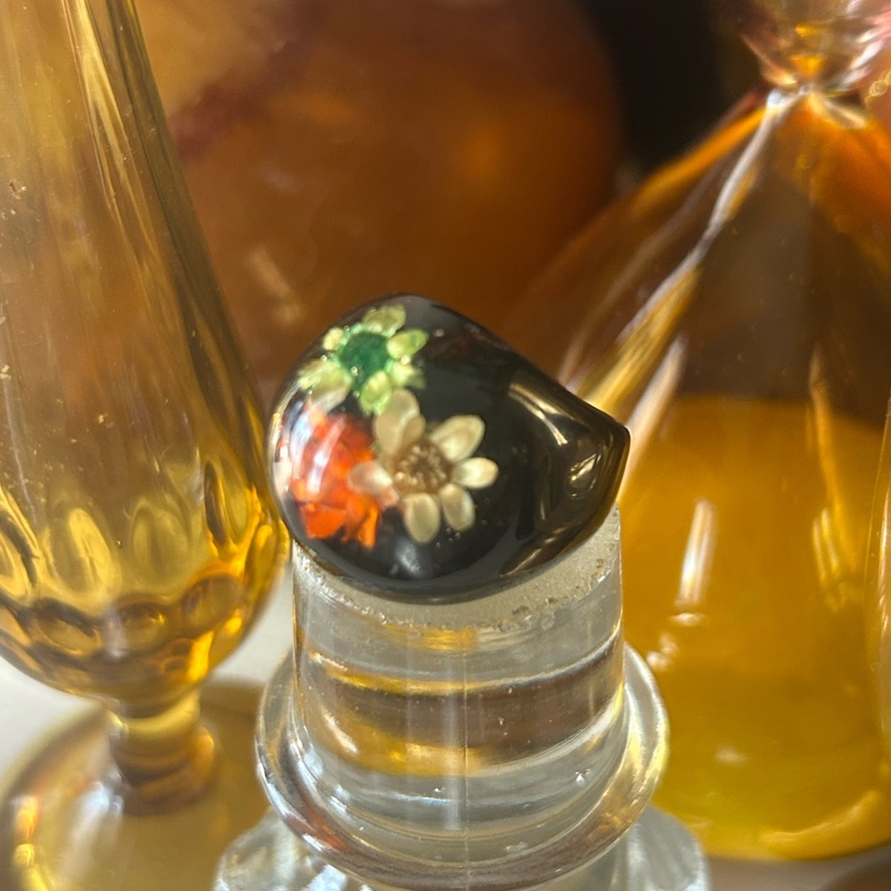 Vintage Lucite Flower Bubble Ring